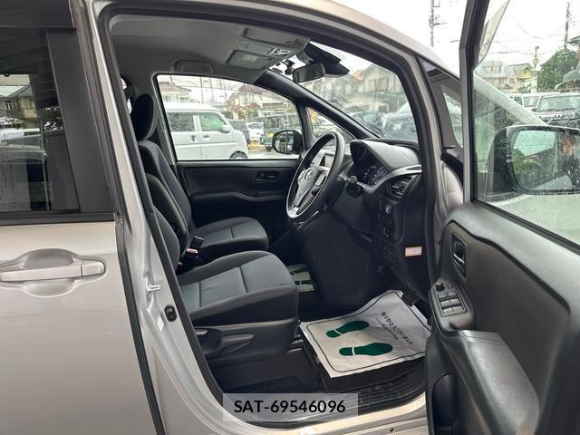 Toyota NOAH 2021-07 8815699-11