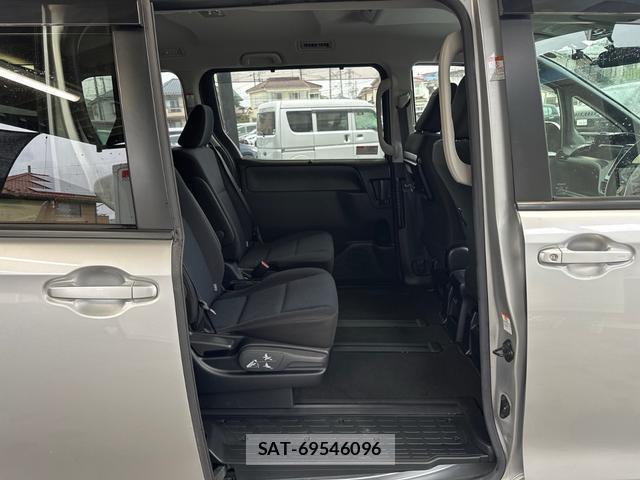 Toyota NOAH 2021-07 8815699-14