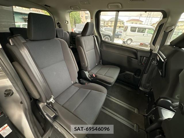 Toyota NOAH 2021-07 8815699-15