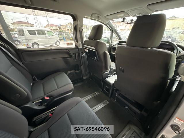Toyota NOAH 2021-07 8815699-16