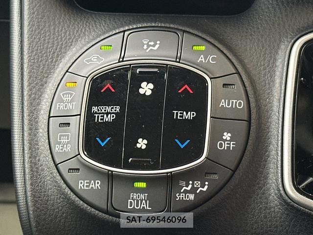 Toyota NOAH 2021-07 8815699-7