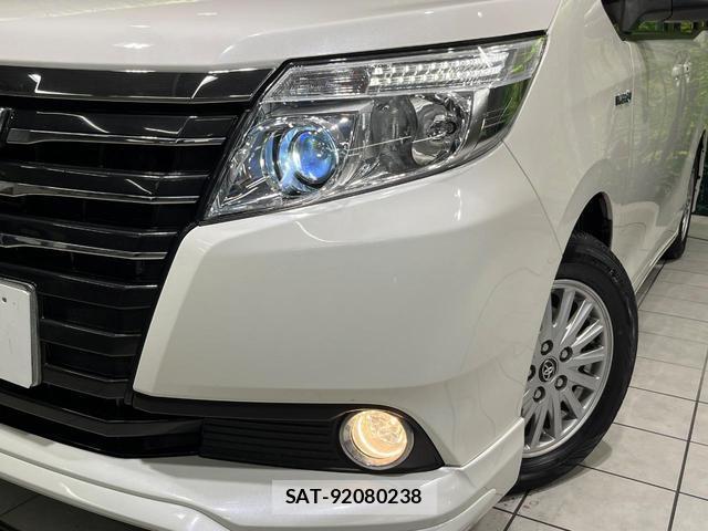 Toyota NOAH 2014-02 8815798-12