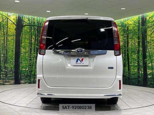 Toyota NOAH 2014-02 8815798-15