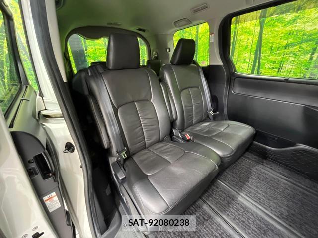 Toyota NOAH 2014-02 8815798-8