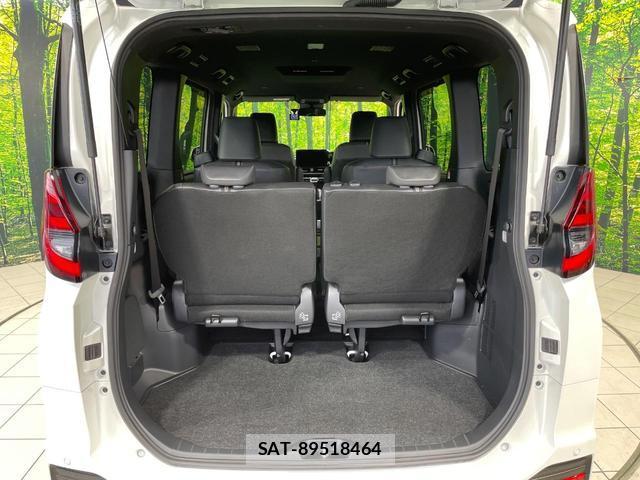 Toyota NOAH 2023-10 8815896-10