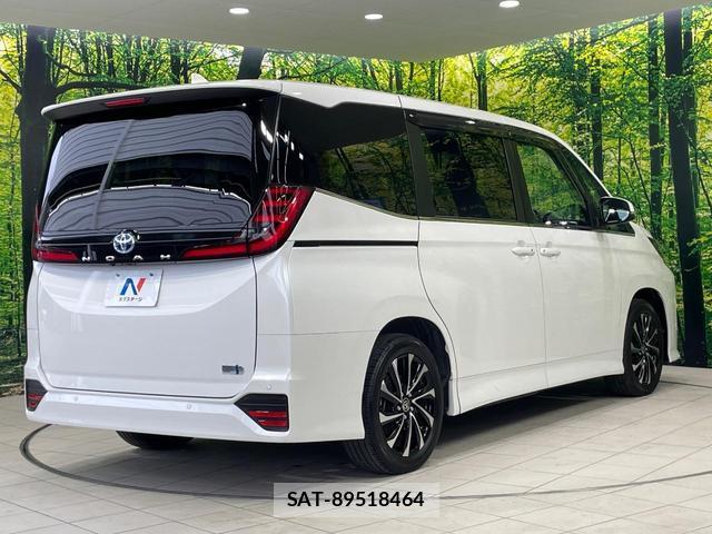 Toyota NOAH 2023-10 8815896-17
