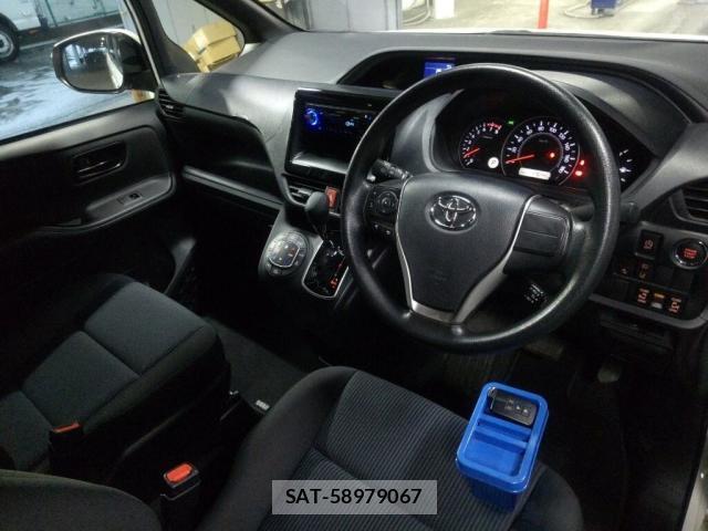 Toyota NOAH 2021-07 8815970-2
