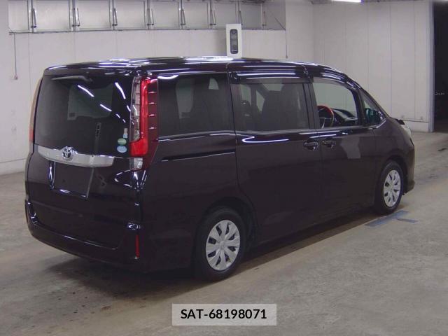 Toyota NOAH 2016-06 8815978-4