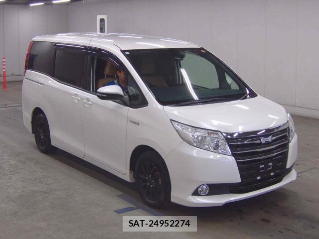 Toyota NOAH 2017-06 8815979-0