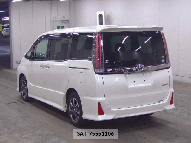 Toyota NOAH 2018-02 8815984-1