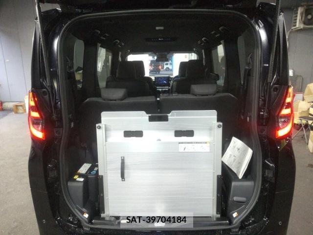 Toyota NOAH 2023-05 8815990-3