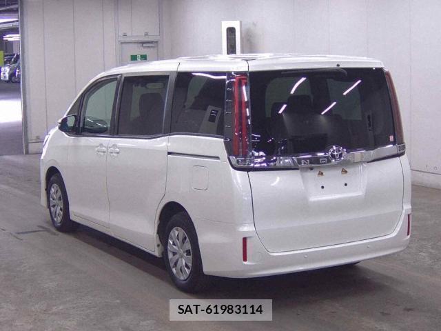Toyota NOAH 2021-09 8815994-1