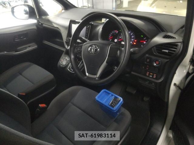 Toyota NOAH 2021-09 8815994-2