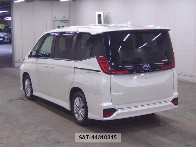 Toyota NOAH 2022-11 8815998-1