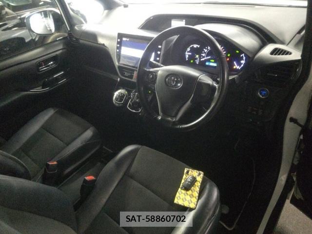 Toyota NOAH 2019-01 8816006-2