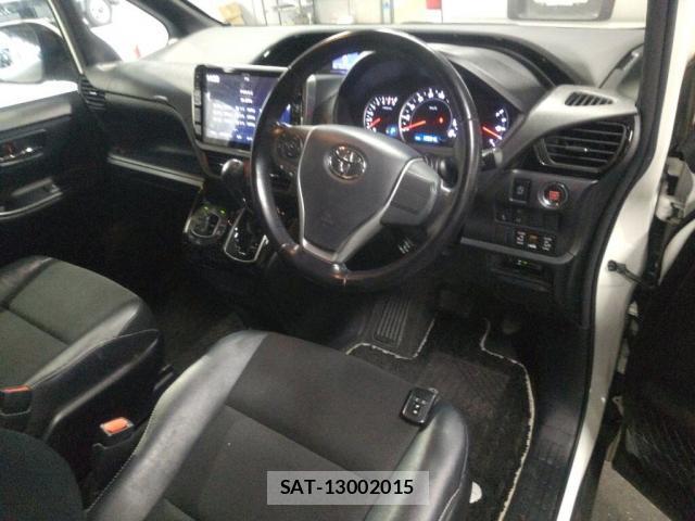 Toyota NOAH 2017-01 8816037-2