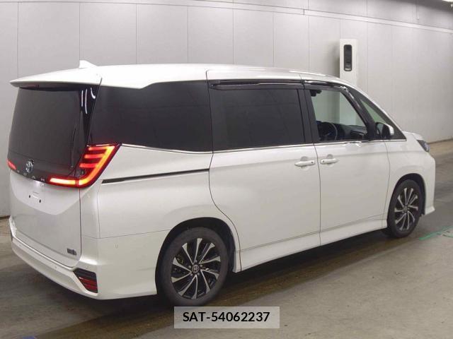Toyota NOAH 2023-06 8816212-1