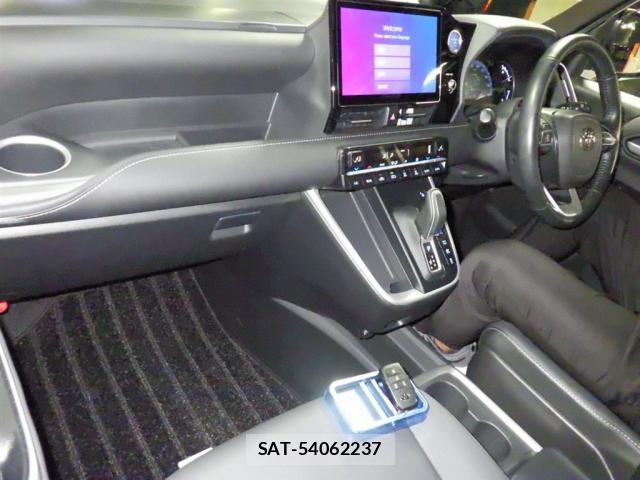 Toyota NOAH 2023-06 8816212-2
