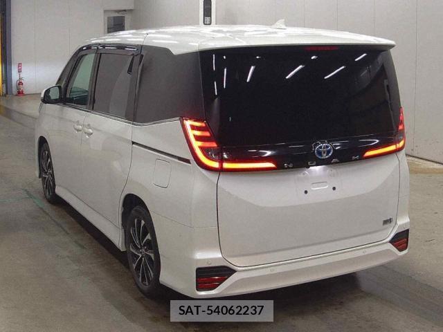 Toyota NOAH 2023-06 8816212-4