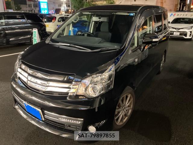 Toyota NOAH 2013-04 8816332-1