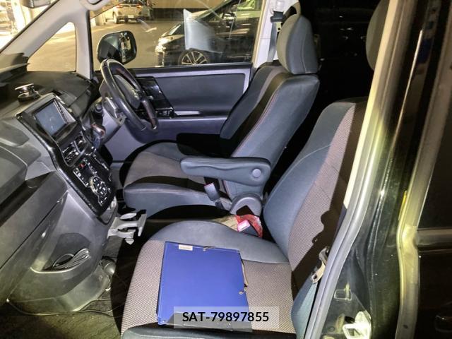 Toyota NOAH 2013-04 8816332-11