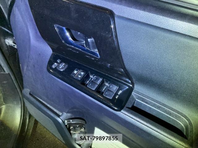Toyota NOAH 2013-04 8816332-15