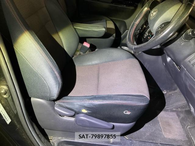 Toyota NOAH 2013-04 8816332-17