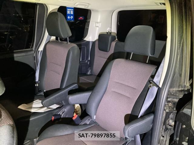 Toyota NOAH 2013-04 8816332-8
