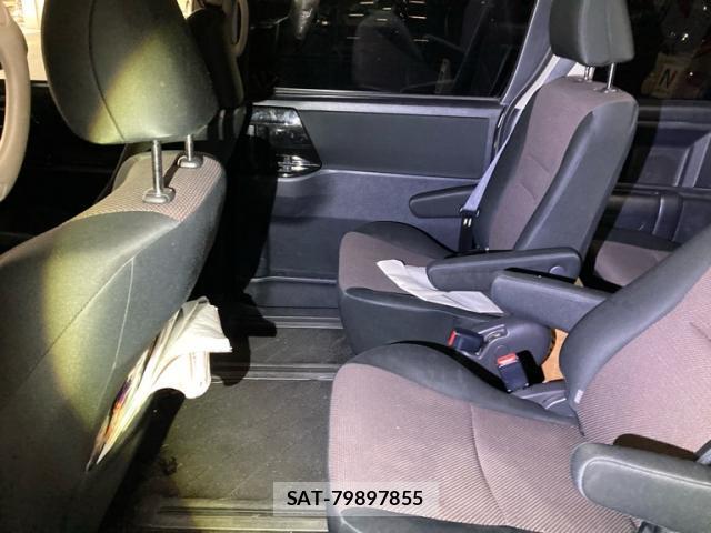 Toyota NOAH 2013-04 8816332-9