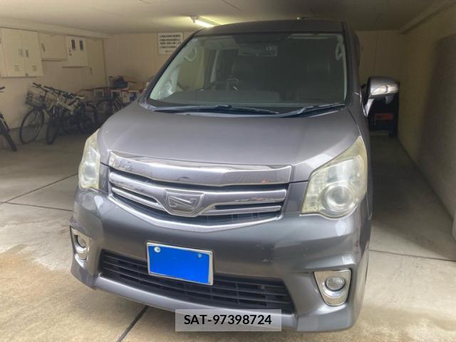 Toyota NOAH 2012-06 8816382-0
