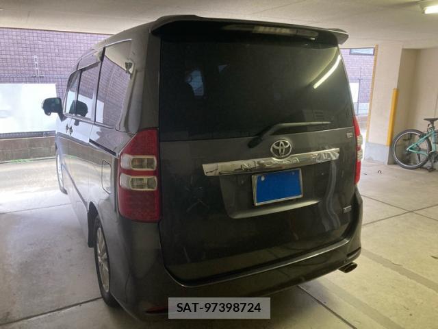 Toyota NOAH 2012-06 8816382-1