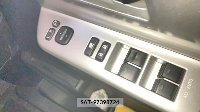 Toyota NOAH 2012-06 8816382-10