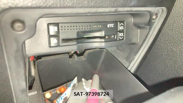 Toyota NOAH 2012-06 8816382-11