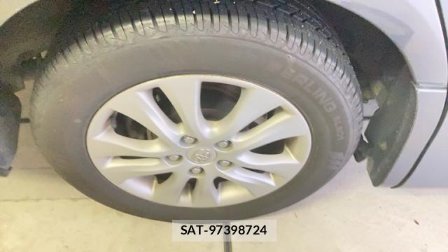 Toyota NOAH 2012-06 8816382-17