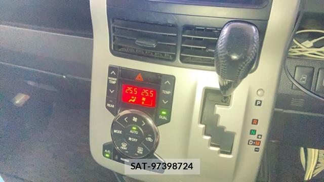 Toyota NOAH 2012-06 8816382-3