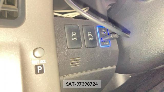 Toyota NOAH 2012-06 8816382-4