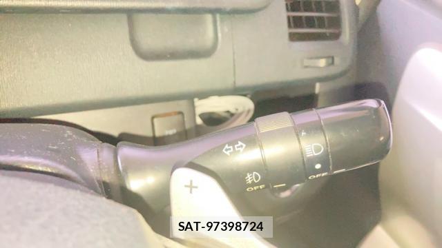 Toyota NOAH 2012-06 8816382-5