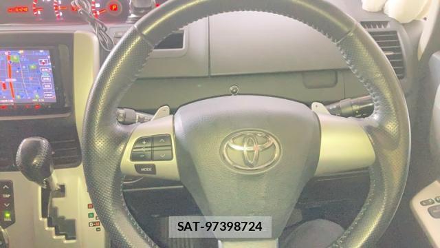 Toyota NOAH 2012-06 8816382-8