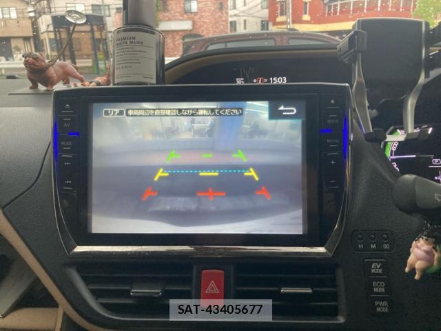 Toyota NOAH 2014-04 8816397-10