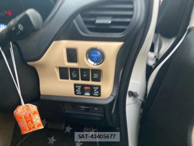 Toyota NOAH 2014-04 8816397-11