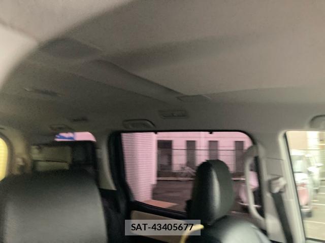 Toyota NOAH 2014-04 8816397-5
