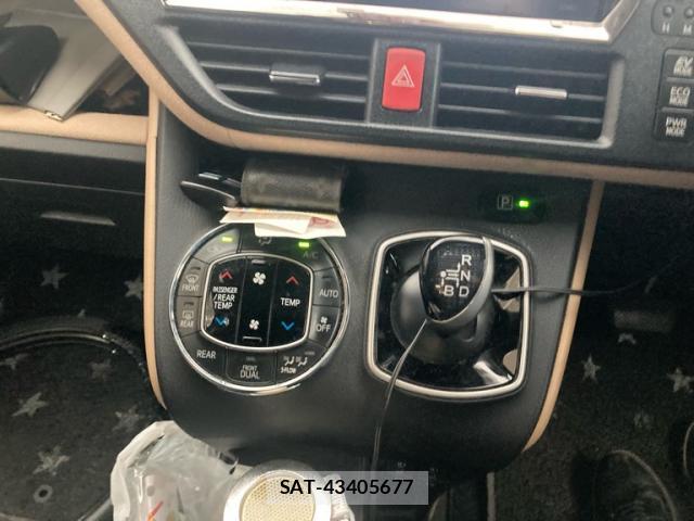 Toyota NOAH 2014-04 8816397-8