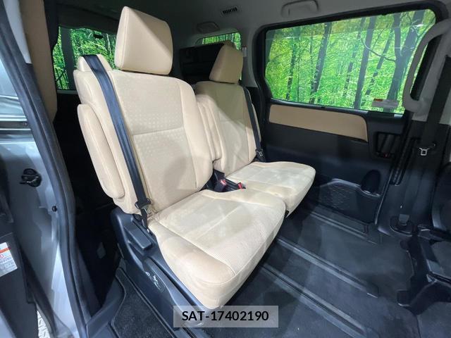 Toyota NOAH 2014-12 8816443-12