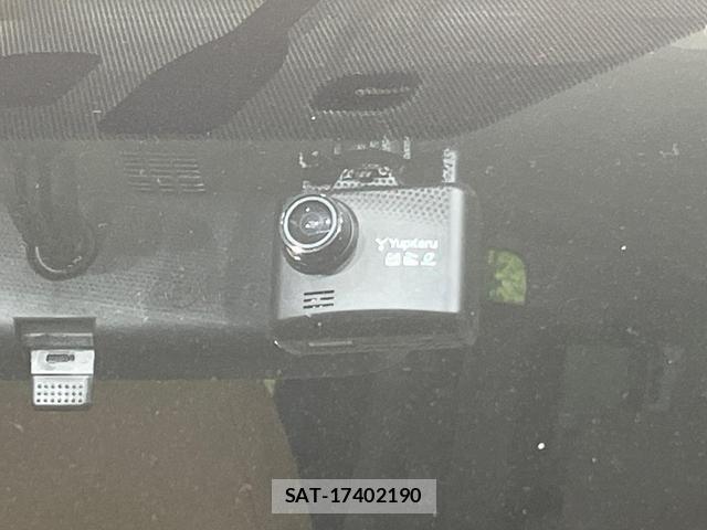 Toyota NOAH 2014-12 8816443-5