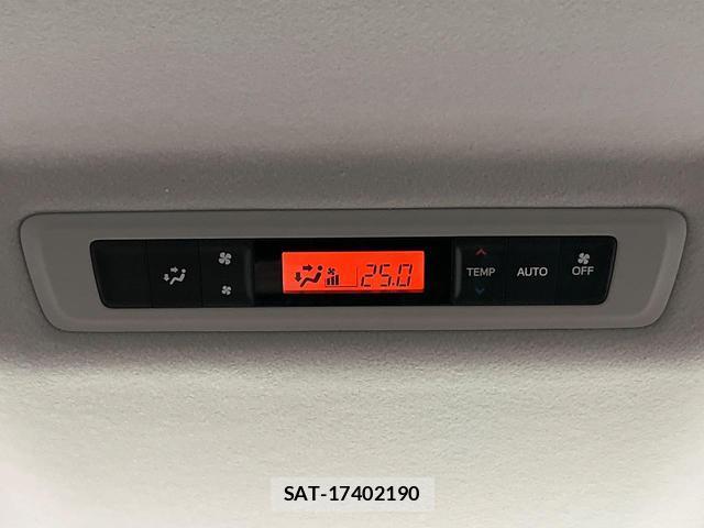 Toyota NOAH 2014-12 8816443-7