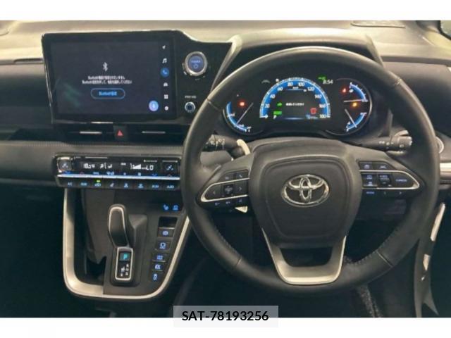 Toyota NOAH 2023-06 8816539-2