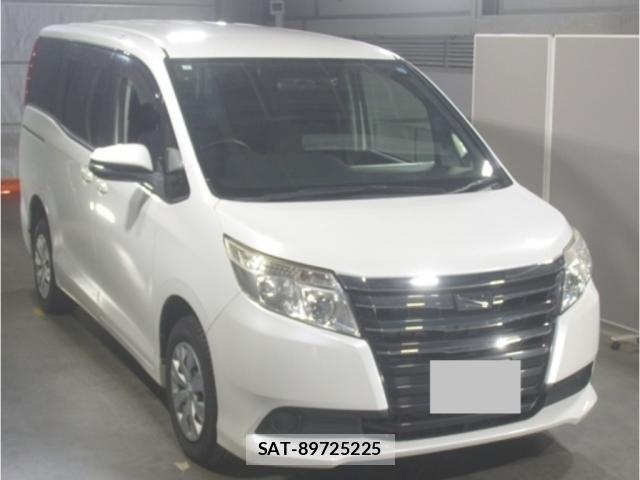 Toyota NOAH 2017-05 8816756-0