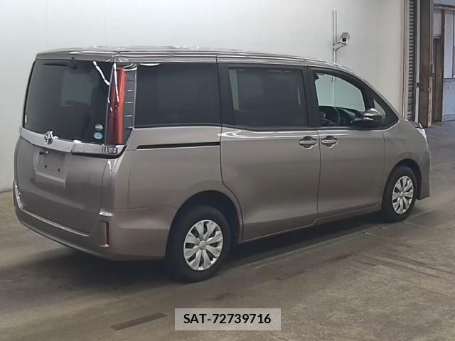 Toyota NOAH 2018-07 8816761-1