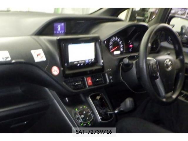 Toyota NOAH 2018-07 8816761-2