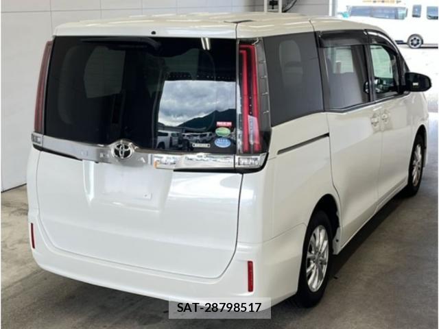 Toyota NOAH 2018 8816812-1